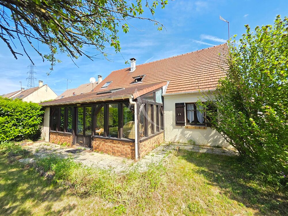 Maison 3 chambres avec véranda, insert et garage - Secteur calme proche toutes commodités