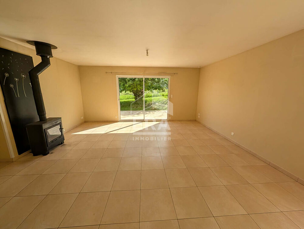 Maison de plain pied à vendre à Montpon-Ménestérol en Dordogne- Calme et Confort sur 3165 m²