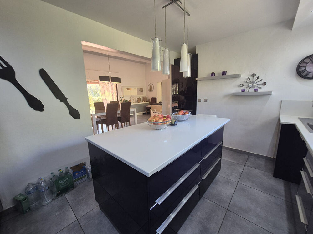 à vendre  Maison Roquebrune-sur-Argens (83520)