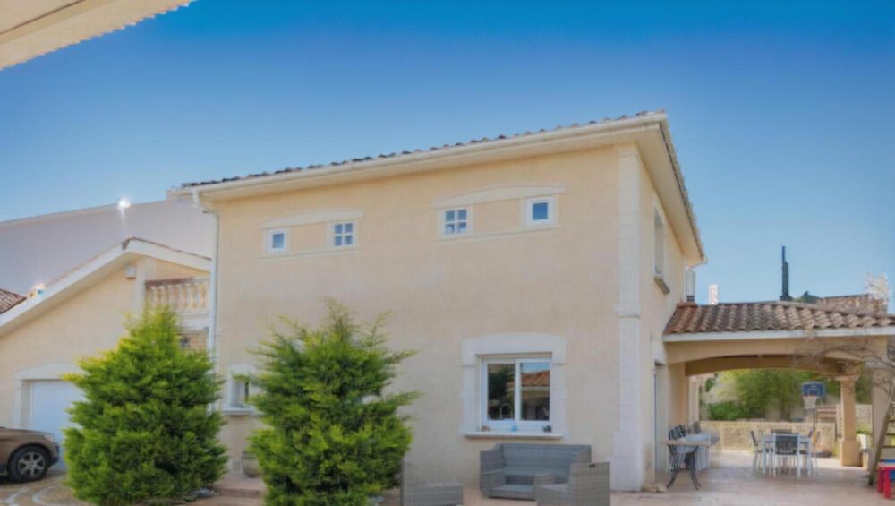 Maison récente 174m² avec piscine et nombreuses dépendances - Heyrieux