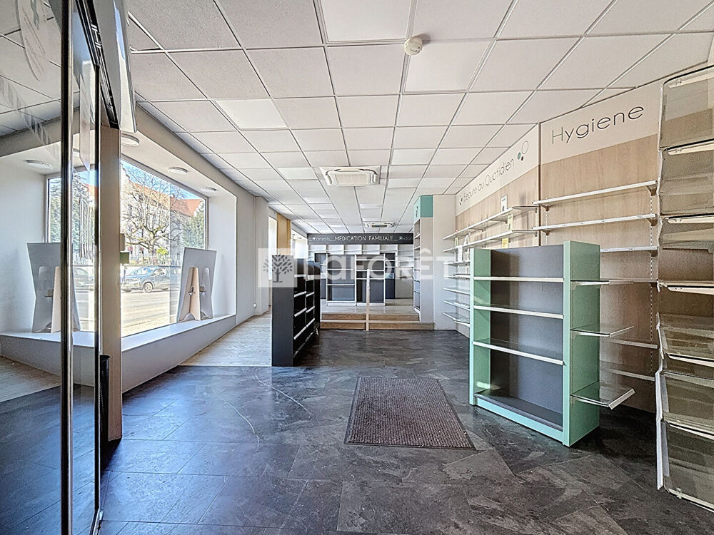   A LOUER  Local commercial 230 m²  Emplacement visible BOURG EN BRESSE 