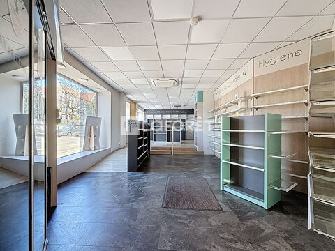 A LOUER  Local commercial 230 m&sup2;  Emplacement visible BOURG EN BRESSE 1500 01000 Bourg en bresse