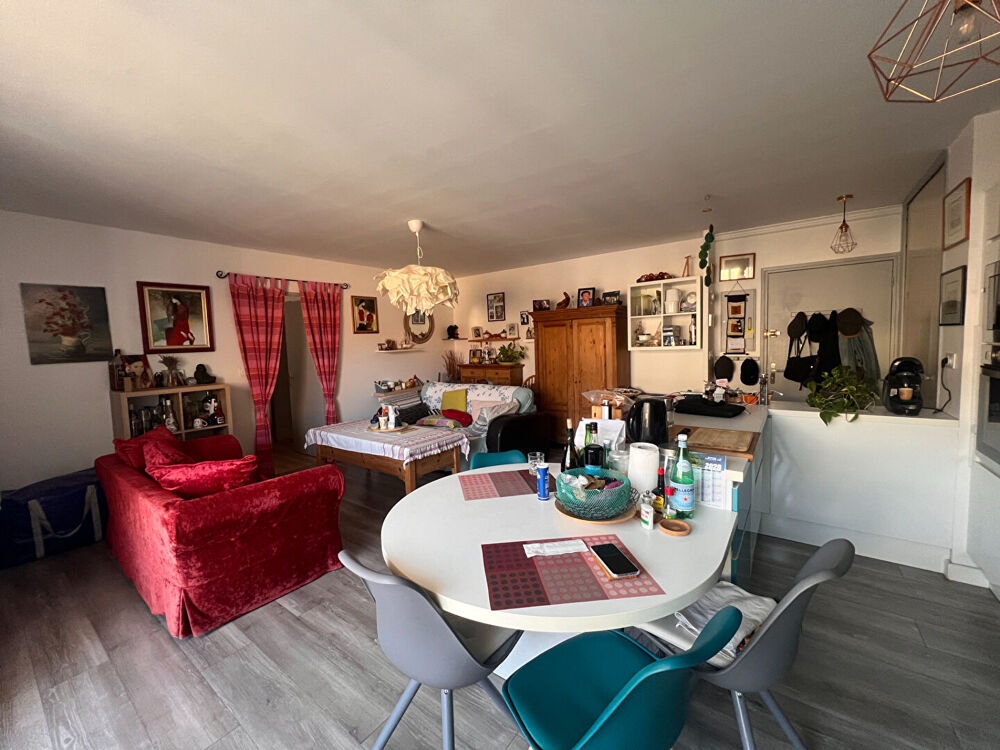 Vente Appartement T2 AVIGNON INTRA MUROS  - CAVE, TERRASSE, PARKING Avignon