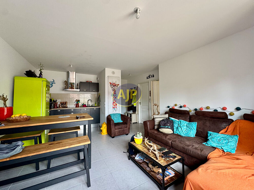 T2 RECENT DERNIER ETAGE AVEC 2 PARKINGS