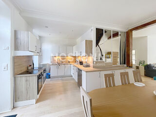  Appartement à louer 12 pièces 220 m²