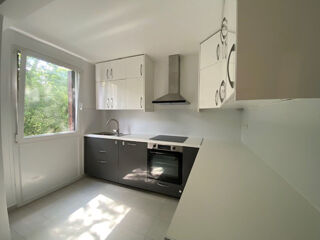  Appartement à louer 5 pièces 85 m²