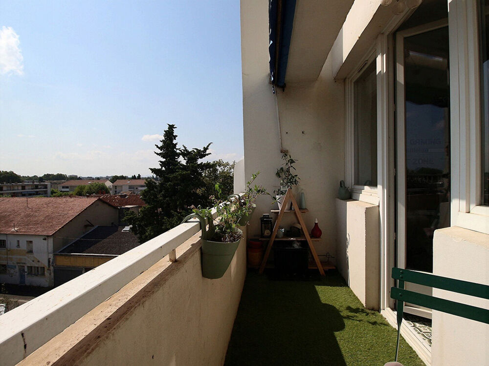 Appartement T2 bis avec balcon parking au pied de la résidence