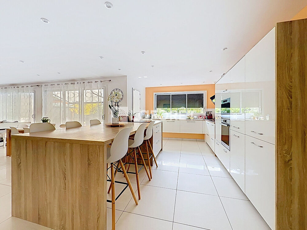 Vente Maison Villa contemporaine 188 m² avec piscine  4 chambres + 2 bureaux Régnié-Durette Regnie durette