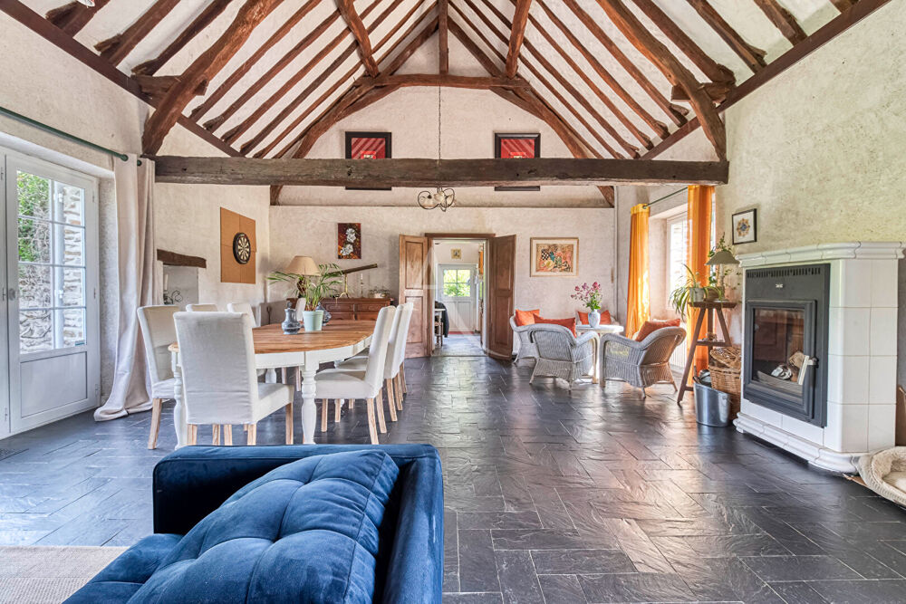 Vente Maison Maison de caractère à vendre à La Possonnière, implantée sur un magnifique terrain d'un hectare. La possonniere