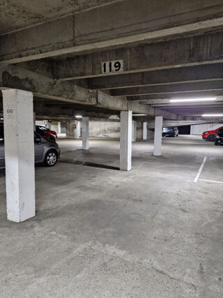  Parking / Garage à louer 
