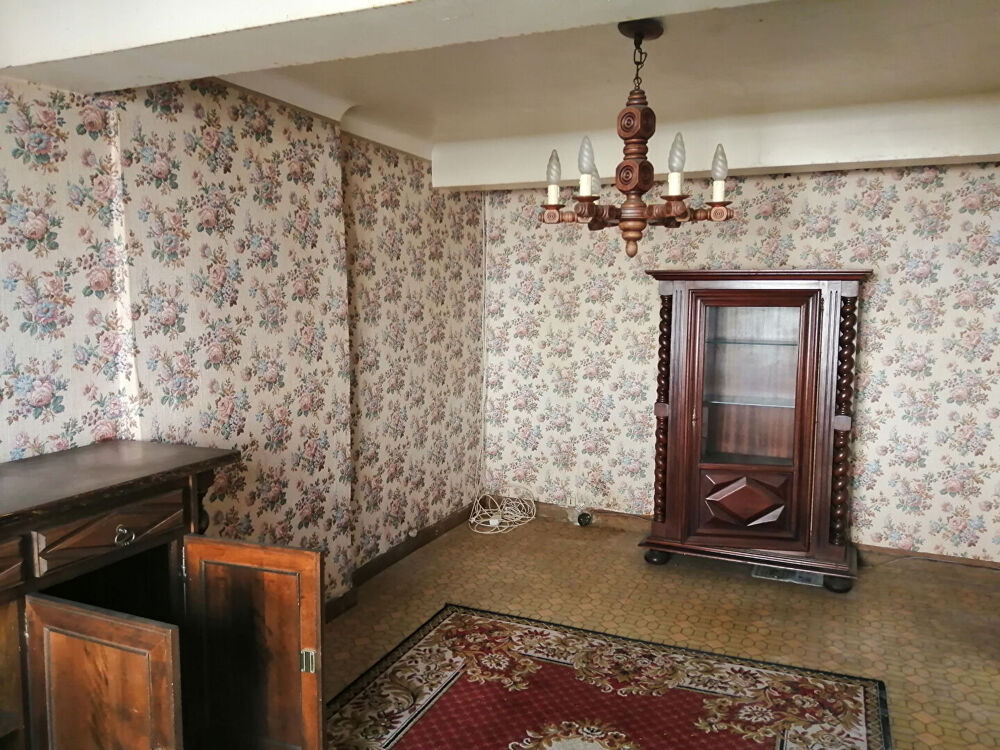 Maison de village à rénover de 128 m² hab. (Quatre chambres)