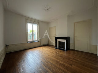  Appartement à louer 4 pièces 98 m²