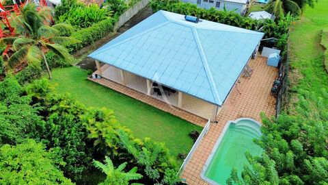   Plain-pied familial avec terrasse et piscine au coeur de Rivi�re-Sal�e Maison - 5 pi�ce(s) - 110 m�