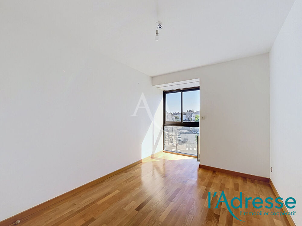 Appartement Mayenne 4 pièce(s) 79 m2 - Garage fermé et cave.