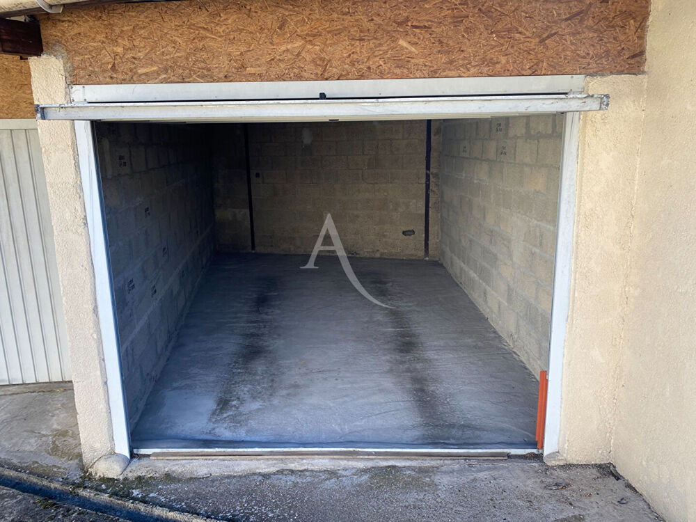 Location Parking/Garage Parking / box - Louviers Louviers