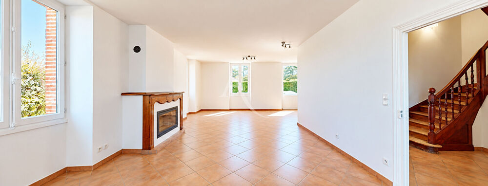 Vente Maison Maison de caractère 272 m² avec piscine  - La Tour-du-Crieu La tour du crieu