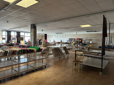  À LOUER,  LOCAL COMMERCIAL 318 m²  ZONE COMMERCIALE DES 4 ÂNES  Rochefort 
