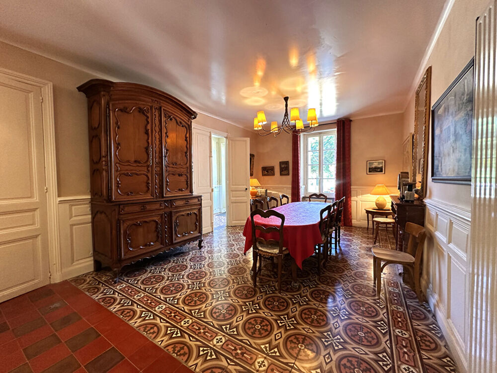 Maison de maître avec piscine, jardin et granges