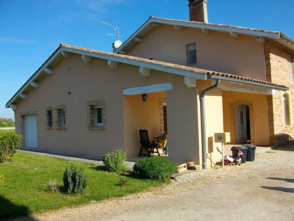Maison St Etienne De Tulmont 4 piece(s)