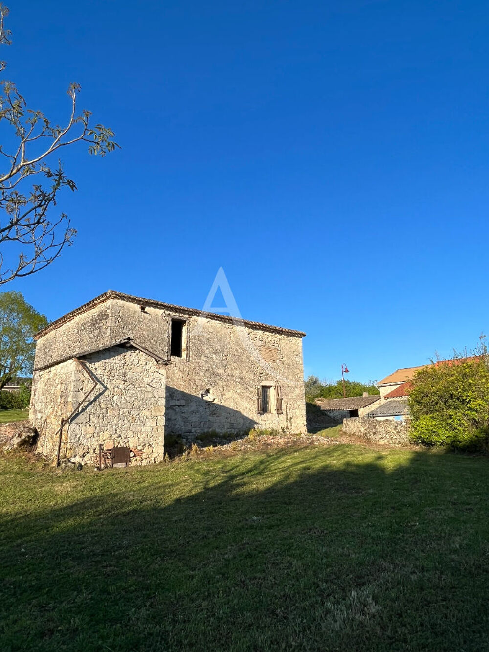 Maison en pierre à rénover à 5 min de Roquecor.