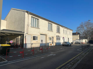  Immeuble � vendre 1010 m�