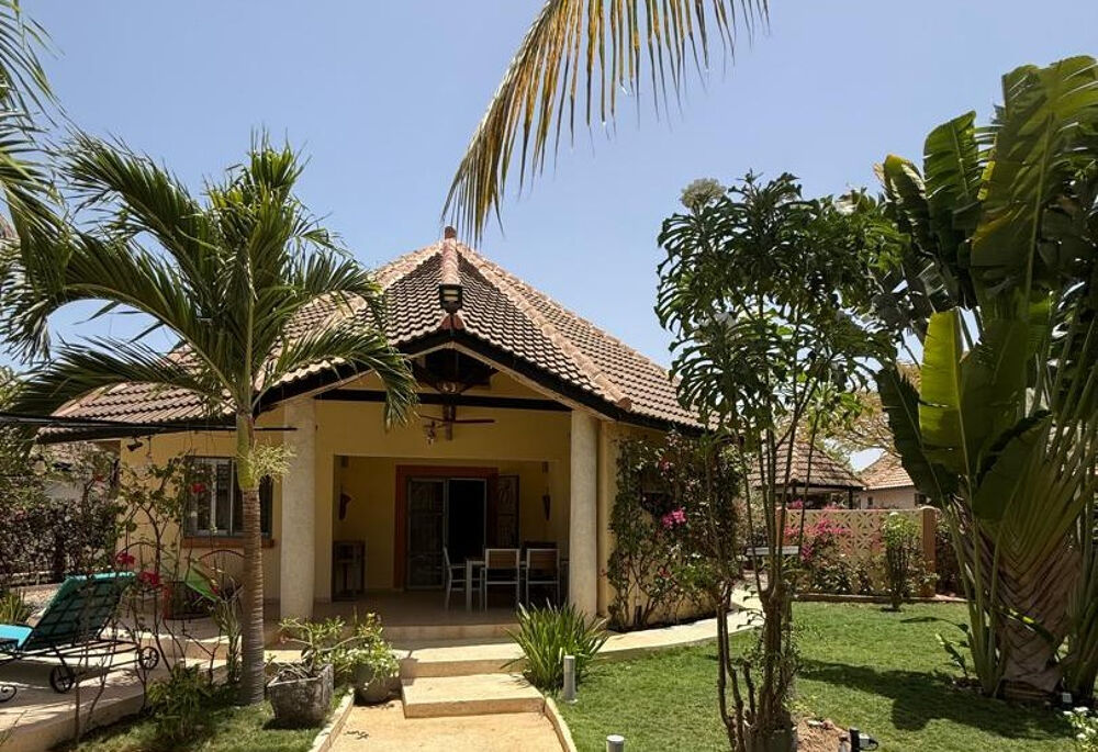 Location Maison A LOUER VILLA MEUBLEE AVEC JACUZZI SITUEE DANS UNE BELLE RESIDENCE PIEDS DANS L'EAU AVEC PLAGE PRIVEE ET PISCINE COMMUNE Saly (Senegal)