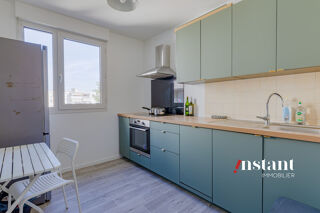  Appartement à louer 2 pièces 79 m²