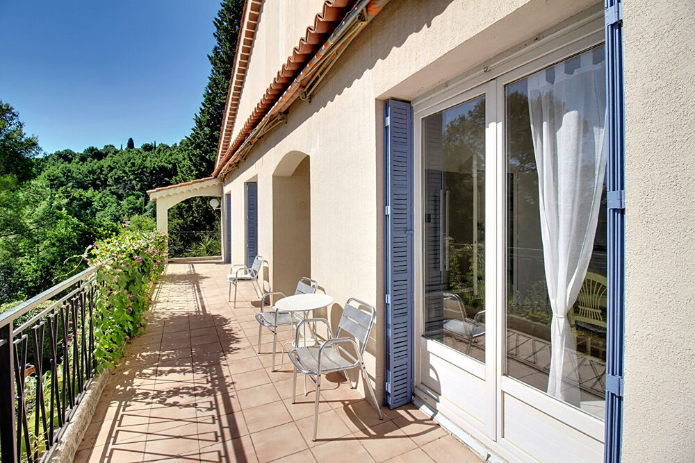 À VENDRE NOUVEAUTÉ A DRAGUIGNAN - MAISON 2 APPARTEMENTS de 190m2 + PISCINE + GARAGE