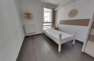  Appartement à louer 4 pièces 77 m²