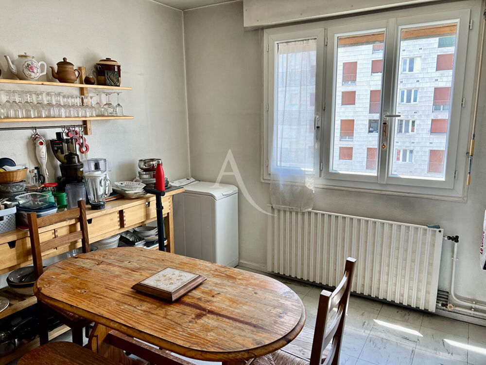 T2 à rafraîchir avec place de pkg et cave