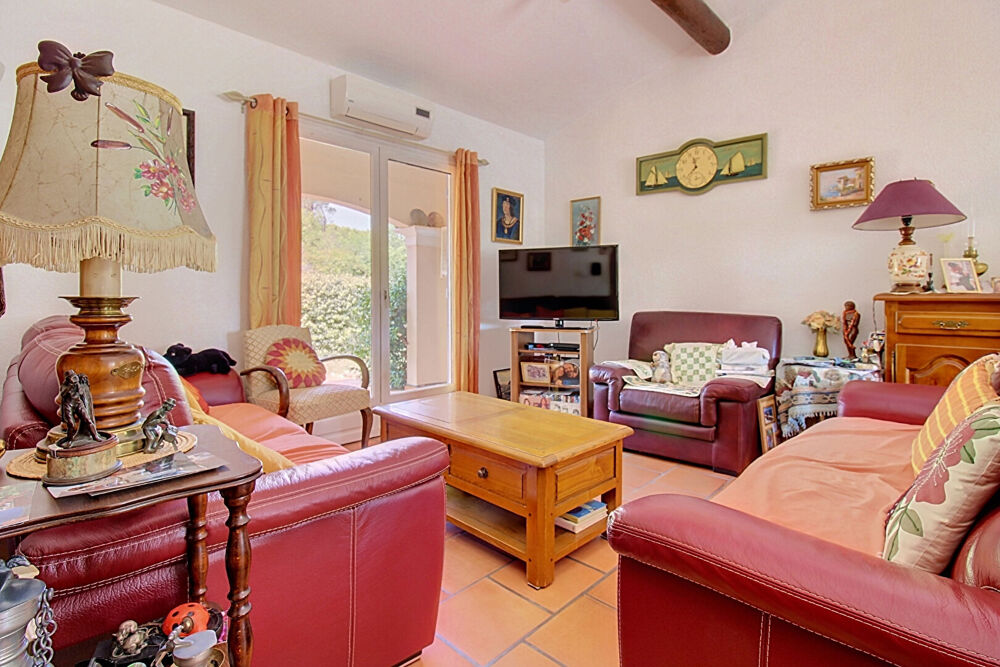 A VENDRE EN EXCLUSIVITE ! Maison Vidauban 4 pièces -107 m2- Terrain 2500m2- Piscine- Garage