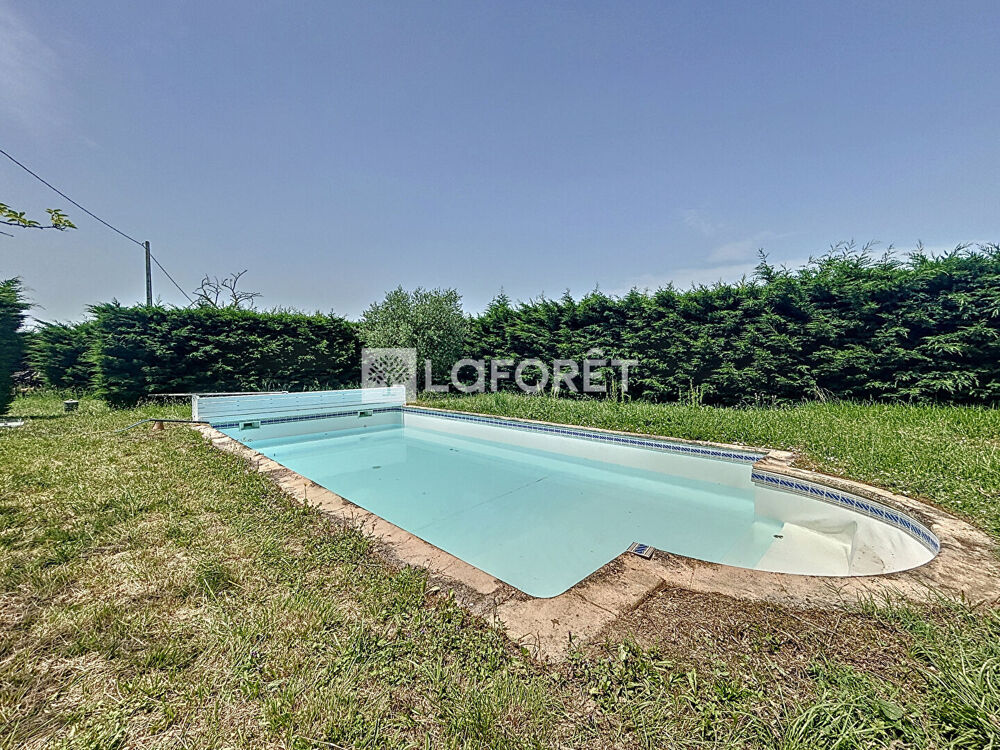Idéal promoteur,10 minutes de Fronton, ferme avec piscine et dépendances !!! 22 879 m² de terrain !