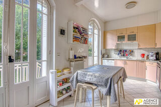  Maison à vendre 12 pièces 360 m²