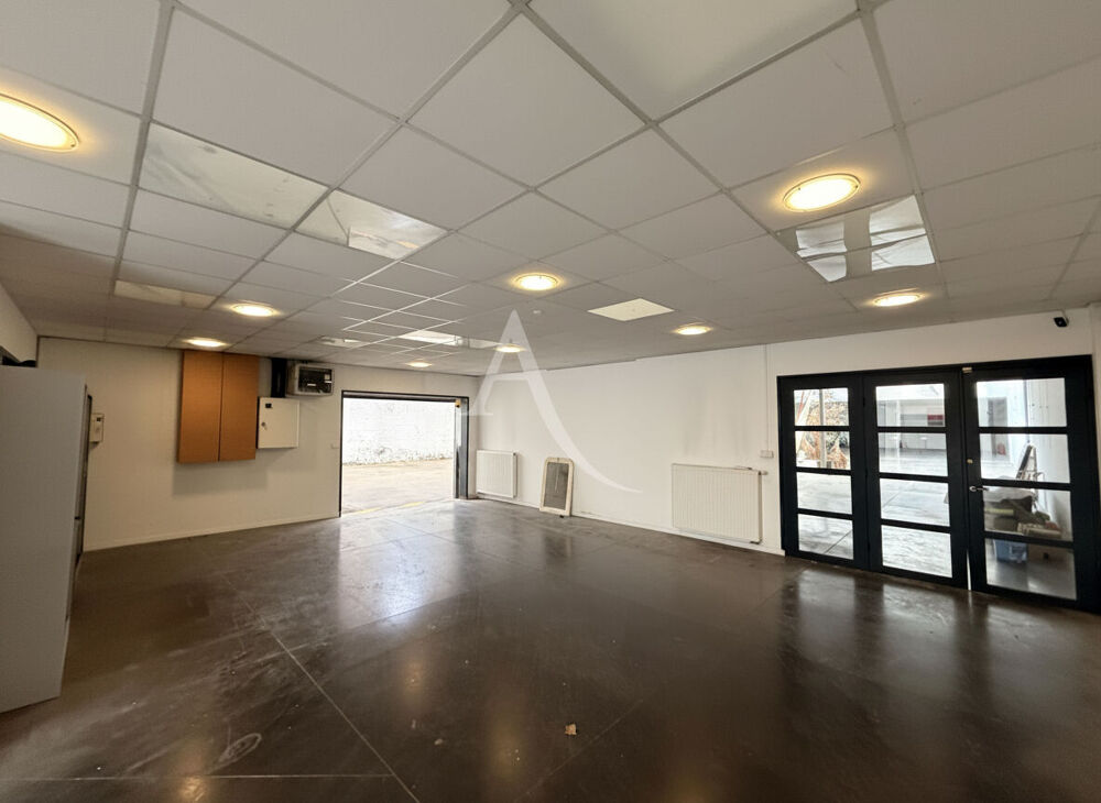   À VENDRE LOCAUX PROFESSIONNELS + BUREAU AU COEUR DE CROIX - 1046 M2 Croix