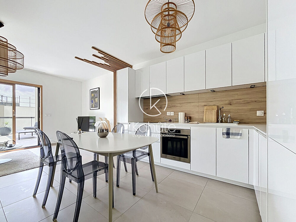 A seulement 10km du centre ville de Lyon au calme, Appartement Saint Cyr Au Mont D Or 3 pièce(s) 72 m2, 2 chambres, terrasse, et