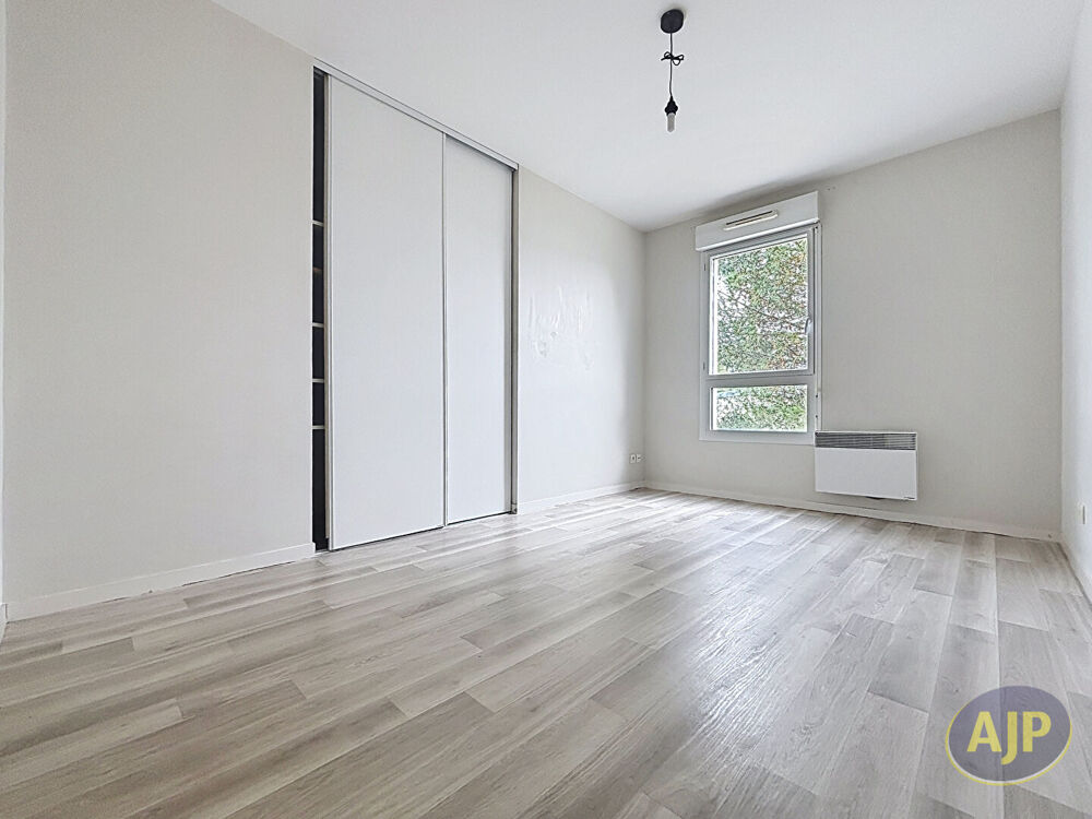 Vente Appartement À VENDRE  Appartement de 65 m² 2 chambres avec balcon et parking La roche sur yon