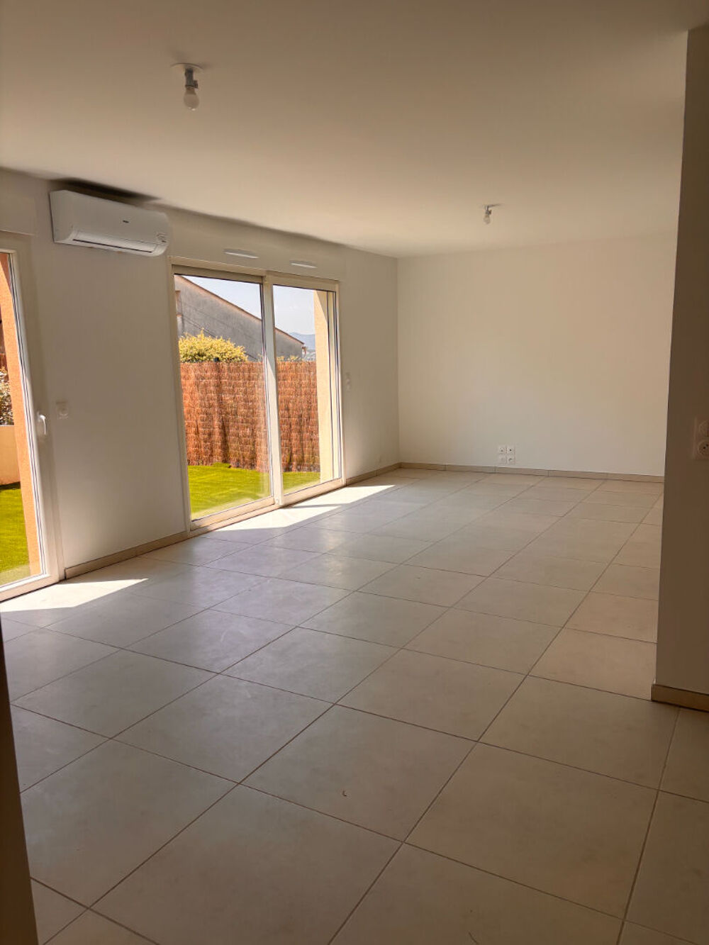 Vente Appartement A VISITER ! Saint-Raphaël appartement 3 pièces de 76 m² avec  jardin, cave et parking Saint raphael