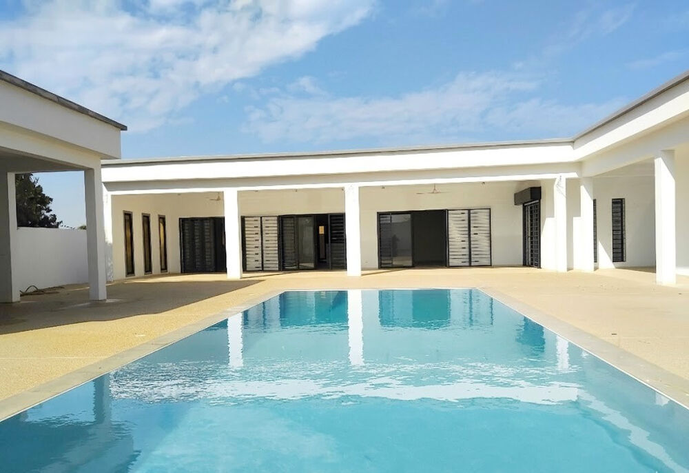 Vente Maison EN EXCLUSIVITE CHEZ SELECTION SENEGAL MAISON CONTEMPORAINE AVEC PISCINE SUR 793m2 DE TERRAIN SITUEE DANS UNE PETITE RESIDENCE PR Ngaparou (Senegal)