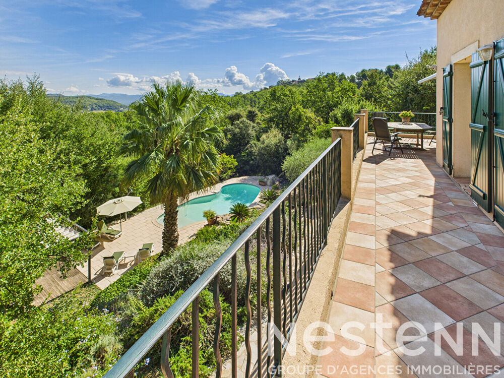 A VENDRE - Maison de 176 m2 , 4 chambres, avec piscine , vue dégagée, grand terrain.