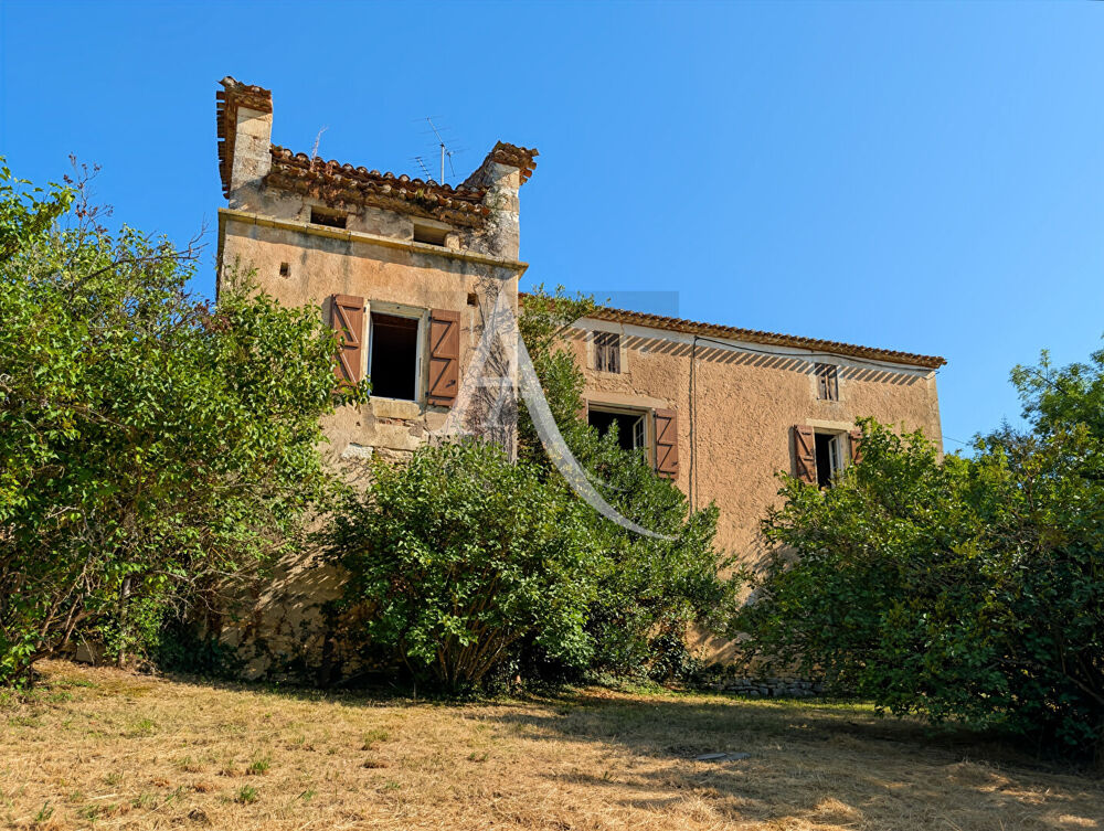 Maison et grange en pierre à rénover