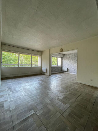  Appartement à louer 4 pièces 75 m²