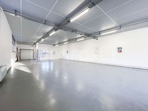 LOCAL COMMERCIAL GROISY - 147.65 M2 DE PLEIN PIED ENTIÈREMENT RÉNOVÉ - 3 PLACES DE PARKING EN EXTÉRIEUR - PORTE SECTIONNELLE MOT 1550 74570 Groisy