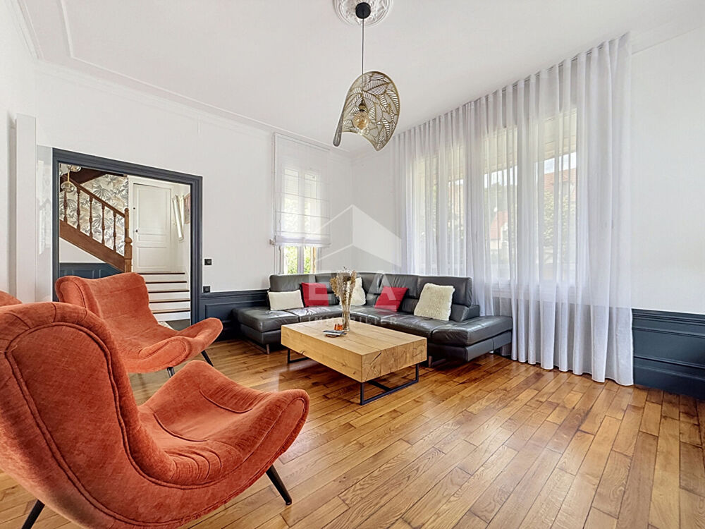 Vente Maison Maison d'exception à vendre à Etampes 7 pièce(s) 220 m2 Etampes
