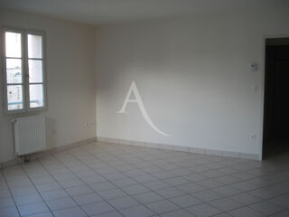 Location Appartement Appartement FONTENAY LE COMTE - 2 pièce(s) - 48.88 m2 Fontenay le comte