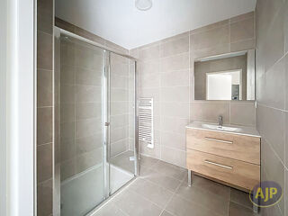  Appartement à louer 2 pièces 57 m²