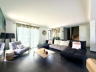  Maison à louer 6 pièces 148 m²