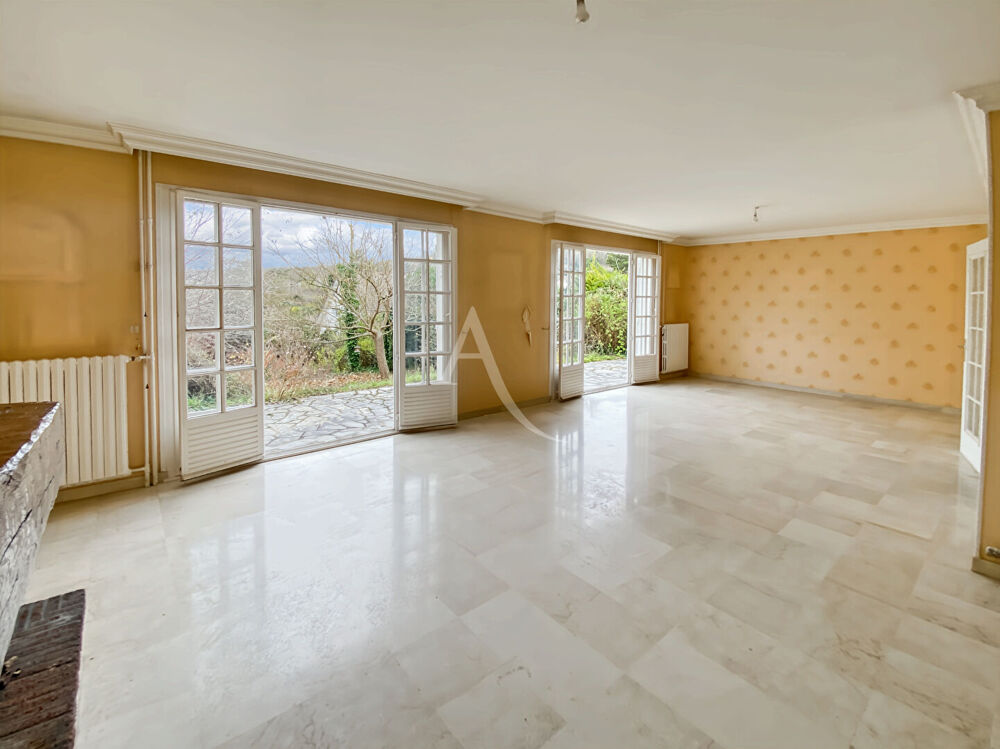 Vauréal Village : Belle Maison traditionnelle de 7 pièces avec terrain de 936 m2