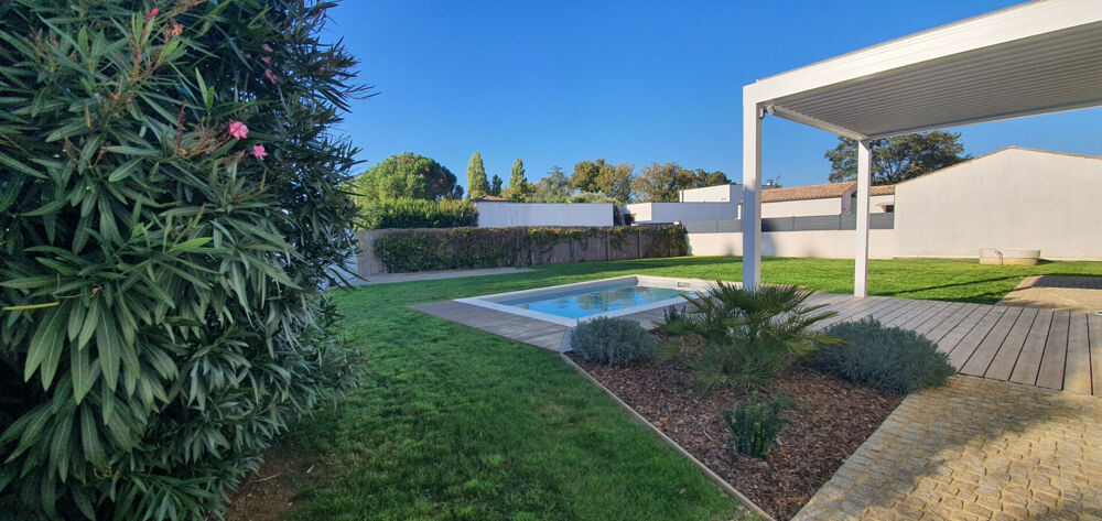 Maison Saint-Laurent-de-la-Prée 6 pièce(s), 162 m2 avec piscine
