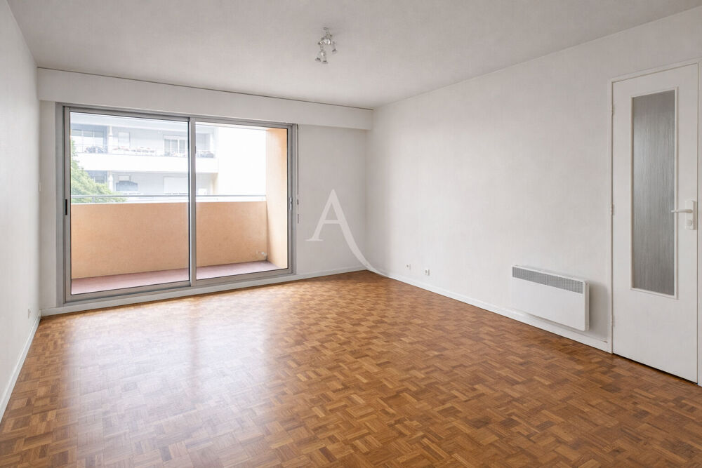 Vente Appartement Appartement  2 pièce(s) 48 m2 avec stationnement et cave Nice