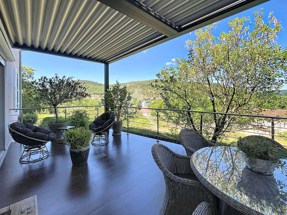 Propriété de caractère de 2 maisons en pierre, 2 piscines avec vue imprenable.